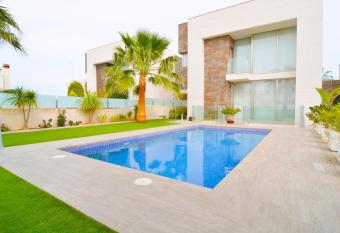 VILLA LA ZENIA has Balcony rooms