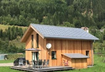 Chalet Murau: Luxurious 5 star chalet in ski area Kreischberg allows 18 year olds to book a room