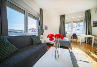 P & B Apartment allows 18 year olds to book a room