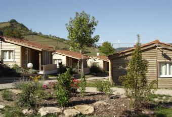R  sidence Les Chalets de Millau has Balcony rooms