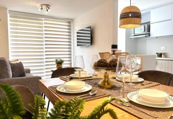 Nuevo y elegante cerca a Cable Plaza. has Balcony rooms