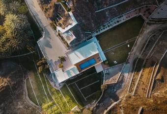 Jeema lodge has rooms with a private hot tub