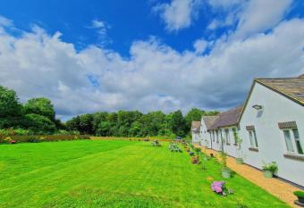 The Evergreen Inn has rooms with a private hot tub