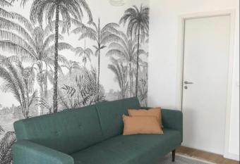 *Marquer* Chambre Proche Gare allows 18 year olds to book a room