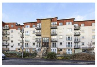 Edinburgh Apartment BR has Balcony rooms
