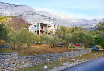Rooms M&L close to the beach has Balcony rooms