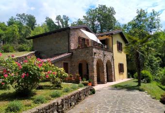 Ca di Picarasco allows 18 year olds to book a room