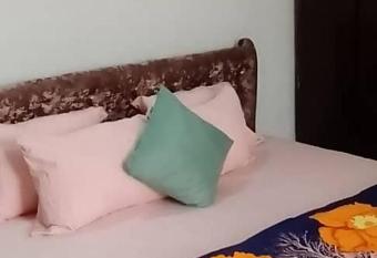 PJP De 2nd apartments allows 18 year olds to book a room