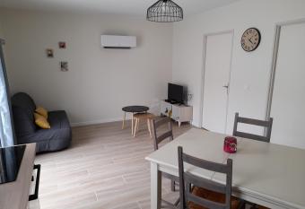 Le Logis de Suzac has Balcony rooms