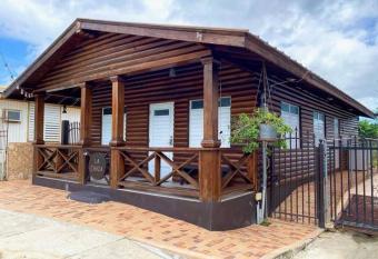    La Choza    Beach Cabin en el Poblado de Boquer  n has Balcony rooms