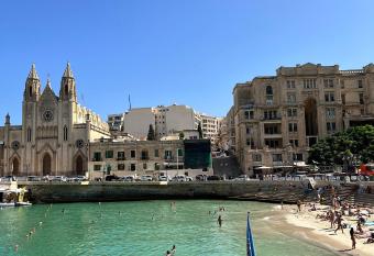Sliema Apartment in balluta bay has Balcony rooms