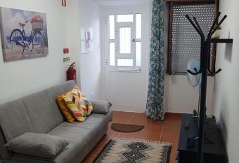 Moradia Rocleo Tavira House allows 18 year olds to book a room