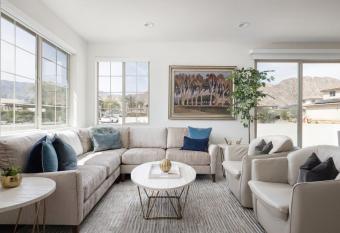 Desert Lotus by VARE has rooms with a private hot tub