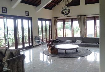 Villa Salsabilla has Balcony rooms