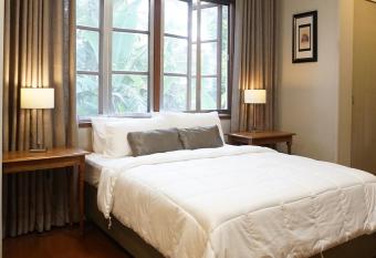 The Gather Inn has rooms with a private hot tub