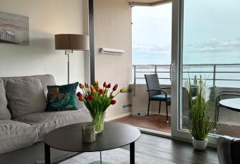 Weitblick - mit Strandkorb, mehr Meer geht nicht allows 18 year olds to book a room