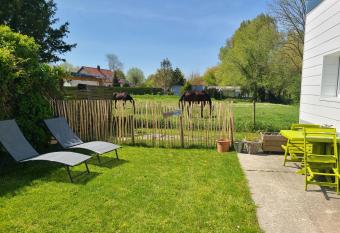G  te Les amoureux de la Baie has Balcony rooms