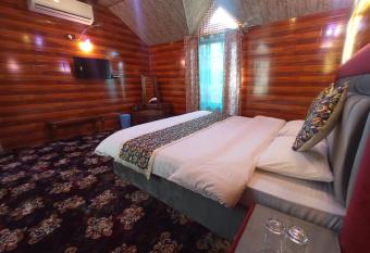Emerald Group of Houseboats allows 18 year olds to book a room