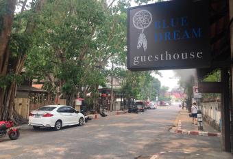 Blue Dream Guesthouse has Smoking/Balcony rooms