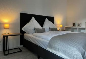 Sch  ne Wohnung auch f  r Messe has Balcony rooms