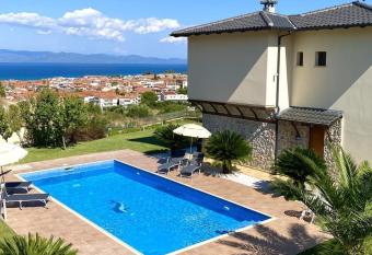 Villa Oceanview Vicky has Balcony rooms