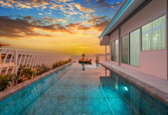 5 bedroom Luxurius Villa with Paronamic Seaview, Beach Front, AoYon Beach has Balcony rooms