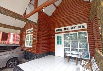 Villa Puncak Little Venice - Kota Bunga has Balcony rooms
