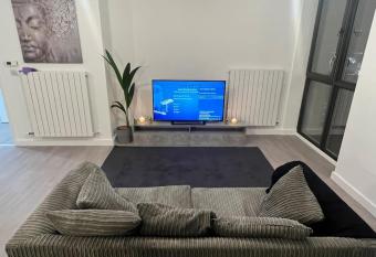 East London penthouse views 2bd has Balcony rooms