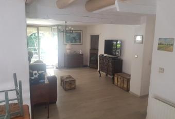 Appartneuville has Balcony rooms