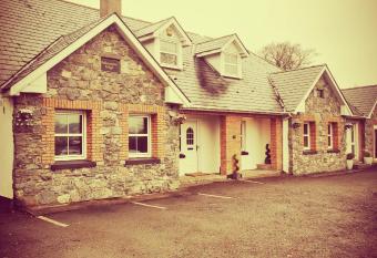 Budget Stay,Self Catering with communal bathroom allows 18 year olds to book a room