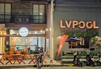 Alameda has Balcony rooms