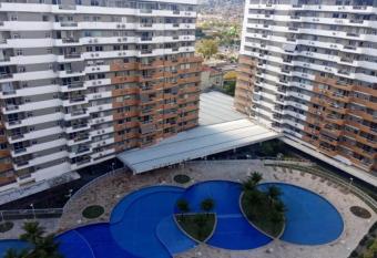 APARTAMENTO ENCANTADOR COM PISCINA has Smoking/Balcony rooms