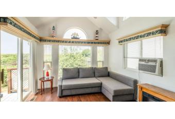 Snug Harbor Rv Park & Marina has Balcony rooms