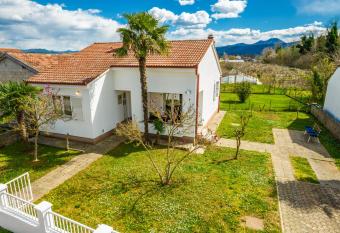 Guesthouse Four Rivers has Balcony rooms