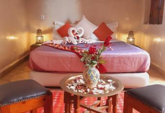 Riad Chalymar has rooms with a private hot tub