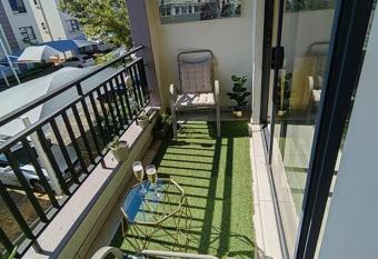 Classy and cosy Apt - Dainfern allows 18 year olds to book a room