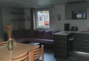 Camping 4   toiles Le bois dormant has rooms with a private hot tub