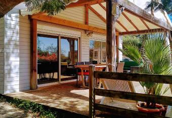 Chalet au-dessus du lac. 3 chambres, 5 lits. has Balcony rooms