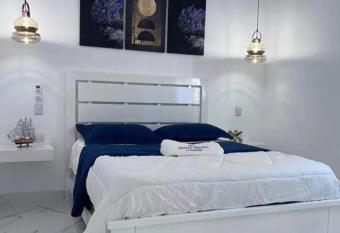 Lujoso apartamento para parejas allows 18 year olds to book a room