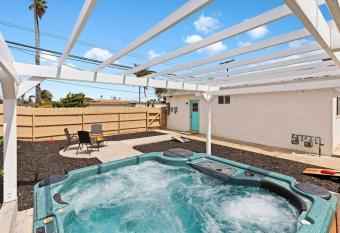 Imperial Beach Casita! has rooms with a private hot tub