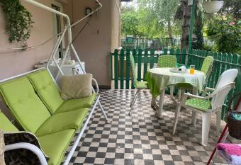 Grany s Retro Guesthouse near Budapest AirPort allows 18 year olds to book a room