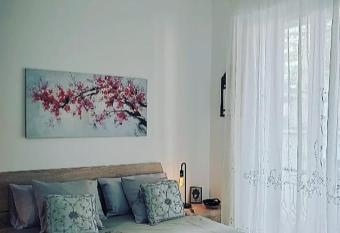 Appartamento Sanremo allows 18 year olds to book a room