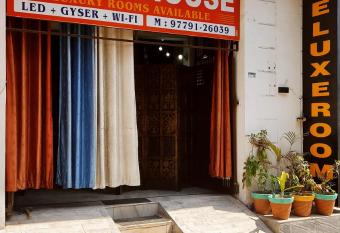 WHITE HOUSE Luxury Rooms - Loved by Travellers, Couples, Corporates has Balcony rooms