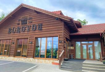 Ubytov  n   Pod Borovou allows 18 year olds to book a room