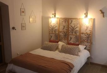 Chambre d h  tes de caract  re en campagne allows 18 year olds to book a room