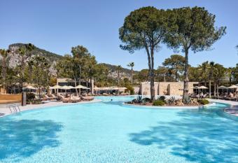 Balmy Beach Resort Kemer allows 18 year olds to book a room