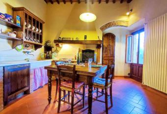 Casa Matteo San Gimignano Apartments has Balcony rooms