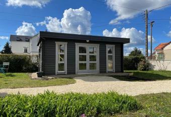 Tiny house toute   quip  e avec jardin privatif has Balcony rooms