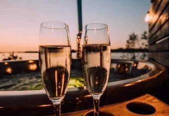 Doles skati allows 18 year olds to book a room