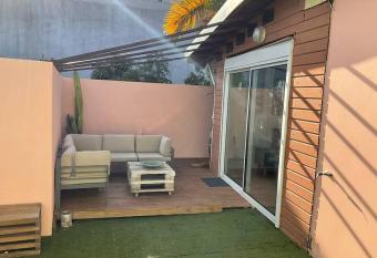 Maison chaleureuse et familiale has Balcony rooms